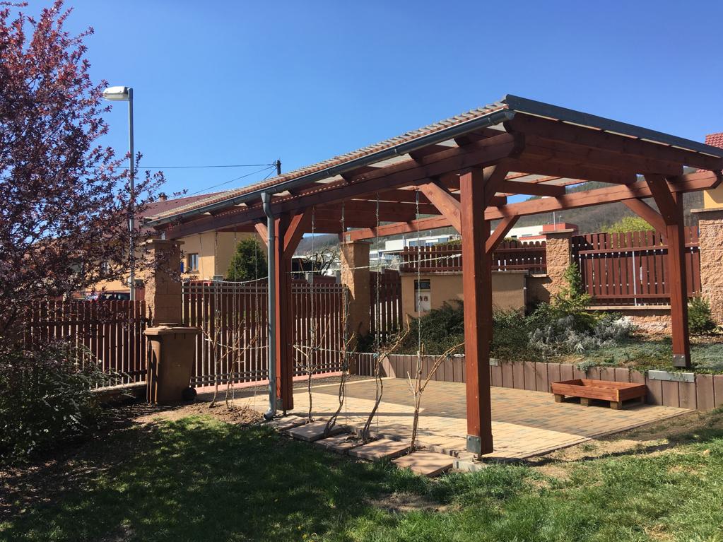 Pergola s garážovým stáním